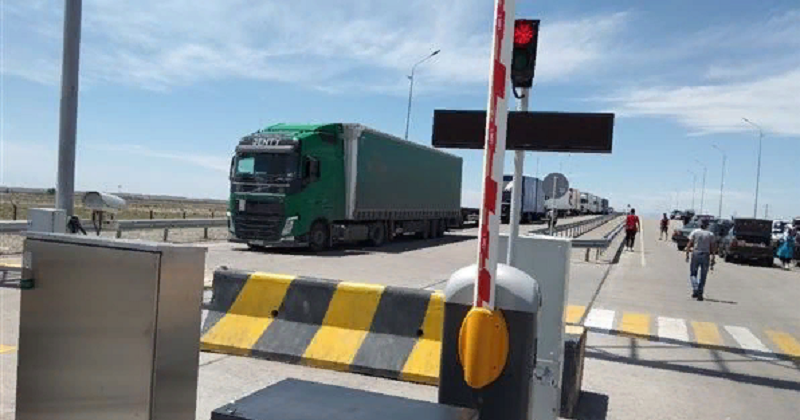 перевозка грузов на границе Китая и Казахстана